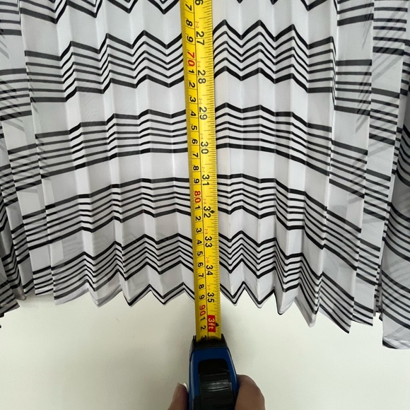 Joie pleated black and white, lined, lightweight, long pull-on skirt - Picture 6 of 9